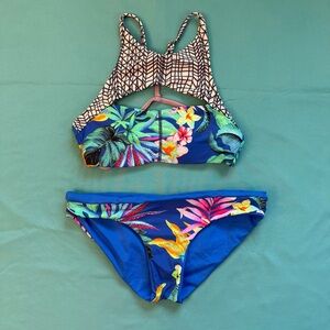 Maaji reversible woman’s  Swim Set tropical  bikini lined lightly padded size S
